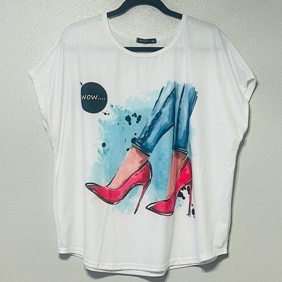 SHEIN Tops - SHEIN CURVE GRAPHIC T-SHIRT